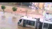 فقط في المغرب الطرامواي يصبح غواصة