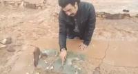 فيديو مؤثر جدا...لحظة عثور الفنان "ربيع القاطي" على قبر والده بعد 38 سنة من البحث