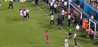 مشجعون يقتحمون أرضية الملعب في ريال مدريد و روما