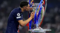 بطل إفريقيا وأوروبا.. الأسطورة حكيمي يُرصّع مشواره بـ18 لقباً بعد التتويج الأوروبي الجديد مع باريس!