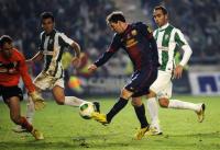 برشلونة يضع قدماً في ربع النهائي بثنائية "ميسي 88"