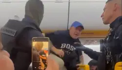 حفل توديع عزوبية يتحول إلى فوضى على طائرة "رايان إير" وينتهي بهبوط اضطراري في فرنسا