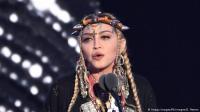 أصدقاؤها يشعرون بالقلق.. مادونا في الحجر المنزلي