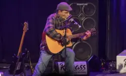 واقعة خطيرة .. شخص يُشعل النار في جسد فنان أمازيغي بالحسيمة