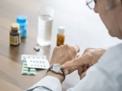 أطباء يحذرون من خطأ شائع في تناول الأدوية يقتل الآلاف سنويا