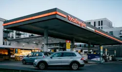 الاتحاد الأوروبي يتراجع رسميًا: محركات الاحتراق باقية بعد 2035!