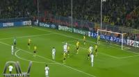 مشجع مدريدي يدخل الملعب ويشتم رونالدو