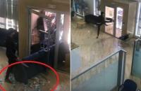مغاربة يتضامنون مع الشاب الذي حاول سرقة وكالة بنكية بطنجة وهذا ما توعَّدوا به