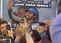 مشاركة  أحمد حلمي في مظاهرات ميدان التحرير ثم طرده 
