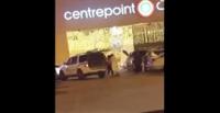 بالفيديو.. شاهد ماذا فعل أعضاء الأمر بالمعروف مع شاب أمام مول تجاري