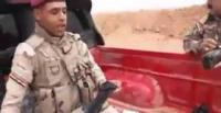 بالفيديو.. لحظة ضبط سيارة محملة برواتب «داعش» في الصحراء