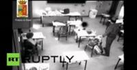 بالفيديو  : مدرس يعتدي على التلاميذ داخل الفصل بالركل