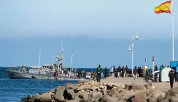 البحرية الملكية تنجح في إنقاذ الزورق العسكري العالق قرب ميناء مليلية وترسله إلى الناظور