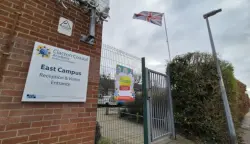 تهديدات إلكترونية تُربك مدارس بريطانية والسلطات تعتقل مراهقاً للاشتباه