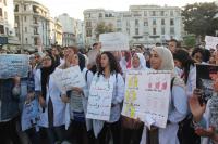 أزمة طلبة كليات الطب تزداد تفاقما وحكومة "العثماني" في مأزق غير مسبوق