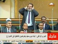 برلماني مصري يرفع الآذان أثناء الجلسة 