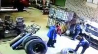 عامل في ورشة يطير في الهواء بسبب انفجار عجلة ضخمة