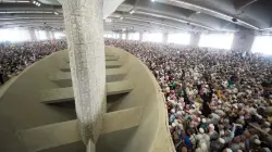 في أول أيام التشريق.. حجاج بيت الله يواصلون رمي الجمرات
