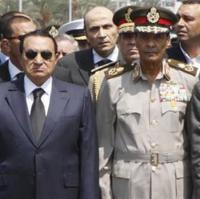 تحليل : مبارك يلعب بورقة الجيش لكن النجاح ليس مضمونًا 