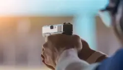 الصين تكشف عن مسدس كهرومغناطيسي يطلق 3000 طلقة في الدقيقة
