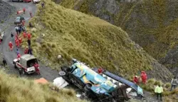 مأساة على طريق بوليفيا.. مقتل 11 شخصاً بينهم قاصر يقود حافلة