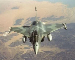 طياران ليبيان ينشقان على القدافي و يقولان انه صدرت لهما اوامر بقصف المحتجين
