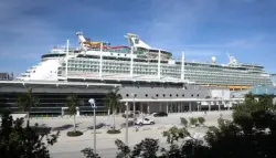 مرض غامض يصيب أكثر من 130 شخصاً على متن سفينة سياحية فاخرة