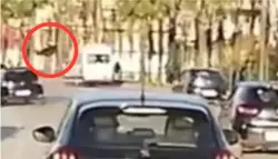 فيديو مروع.. سيارة مجنونة تدهس شابًا فوق ممر الراجلين بطنجة والضحية بين الحياة والموت