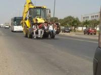 هكذا تحولت جرافة إلى "حافلة مدرسية" لنقل الطلاب بأكادير