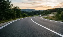 خط أبيض أنقذ الملايين.. القصة المدهشة وراء أبسط علامات الطريق