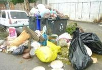  طنجة تغرق بأكوام النفايات يوم العيد رغم انتقل غالبية سكانها لقضاء العيد مع ذويهم بمدن أخرى
