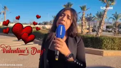 سيدة توجه رسالة خاصة إلى زوجها بمناسبة عيد الحب