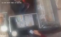 شاهد كيف نصب شخص على صاحب محل للبقالة بالدار البيضاء