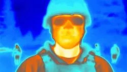 البحرية الأمريكية تطور عباءة تمويه حراري متقدمة لإخفاء الجنود عن الطائرات المسيّرة