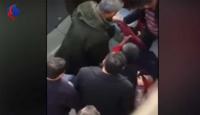 شبيه لمنفذ هجوم إسطنبول يتلقى اللكمات بالشارع