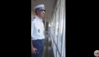شرطي مغربي يقرأ القرآن بطريقة رائعة