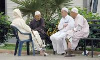 الاقتطاعات قادمة...حكومة "العثماني" مصرة على الزيادة في مساهمات الموظفين لتمرير قانون التغطية الصحية للوالدين