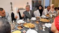 شاهد.. ملك بلجيكا يشارك أسرة مغربية إفطار رمضان