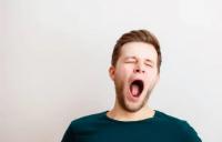التثاؤب المفرط ينذر بإمكانية حدوث نوبة قلبية