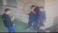فيديو صادم .. "لعبة الموت" تدفع تلميذاً لخنق زميله داخل الصف