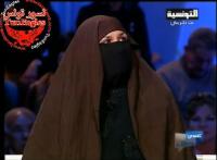 امرأة التقت ابنتها الغير شرعية و أجهشت بالبكاء