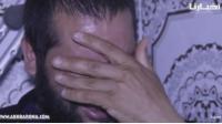 عندما يبكي الرجال..مأساة عامل مغربي دهسته رافعة و مَعْقل عْلِيه حَد