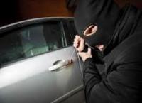 اتصلا بالشرطة عن غير قصد.. أثناء سرقتهما سيارة