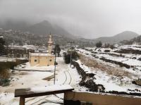 بالفيديو: ثلوج وأمطار غزيرة في السعودية