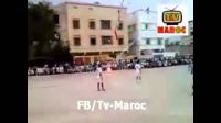 شاهد كيف سقط شهب ناري على حكم بدوري الاحياء بمدينة اكادير