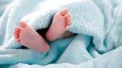 تفاصيل صادمة.. أم تتواطأ مع الجناة بعدما اغتصبوا وقتلوا رضيعتها ذات السنتين وتتستر على الجريمة