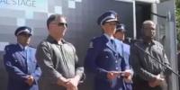 مؤثر بالفيديو: ضابطة مسلمة في الشرطة النيوزيلندية تبكي تضامنا مع ضحايا المسجدين