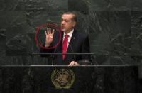 أردوغان يرفع شعار رابعة في  الأمم المتحدة