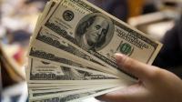 الدولار يحقق أفضل أداء أسبوعي منذ 2022 مدفوعًا برسوم ترامب ومواقف البنوك المركزية