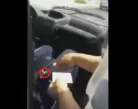 بالفيديو : سيدة توثق للحظة تسليمها رشوة لرجل أمن للتغاضي عن مخالفة مرورية